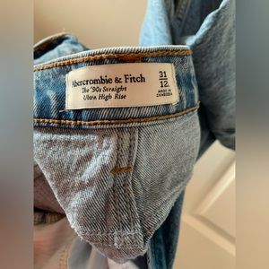 Abercrombie & Fitch The 90s Straight Ultra High Rise 31/12